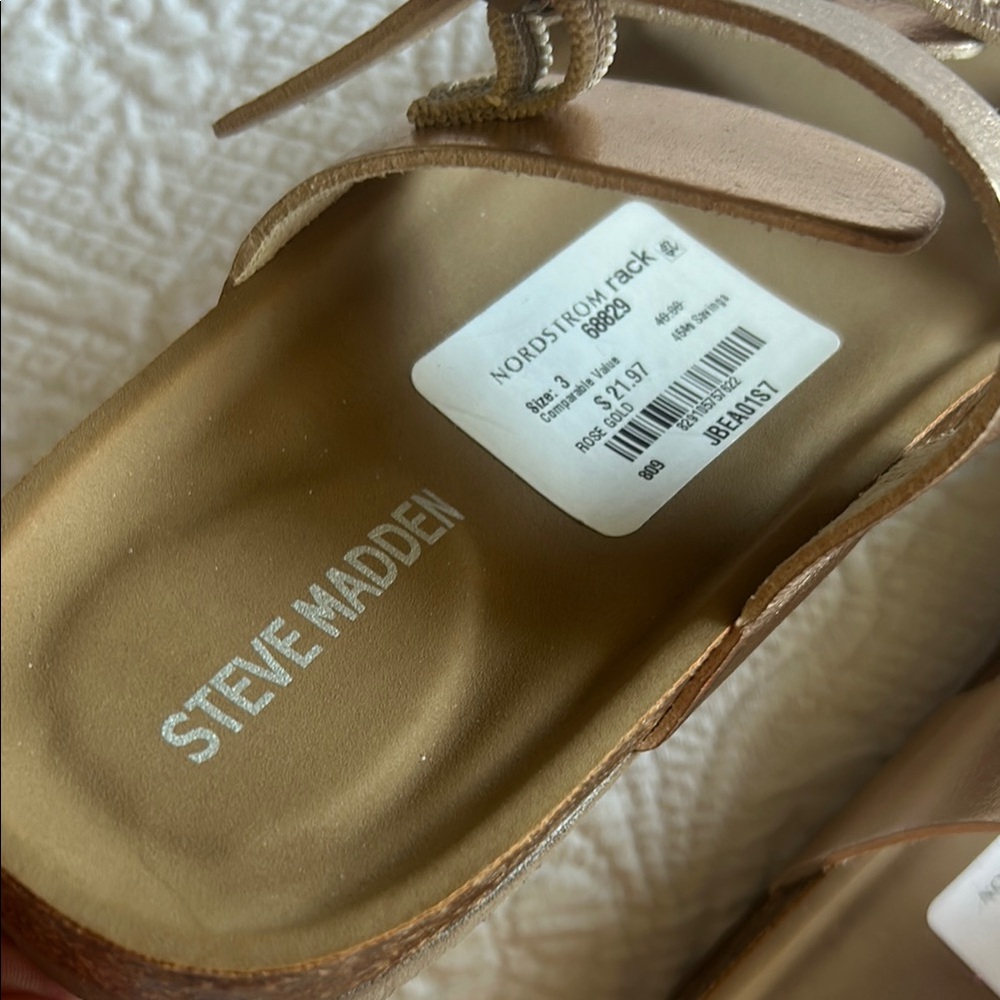 Steve Madden Metallic Sandals with Buckle Straps - Picture 3 of 4